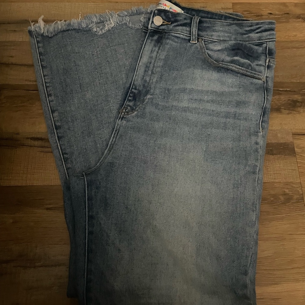 Women's risen Distressed Blue crop Jeans